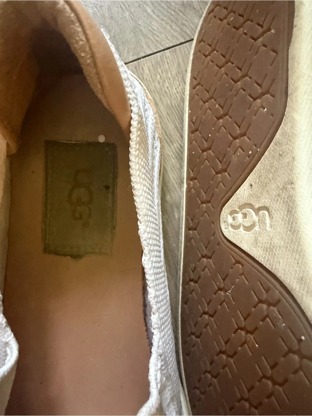 UGG woman  Cream Knit Slip-On Loafers